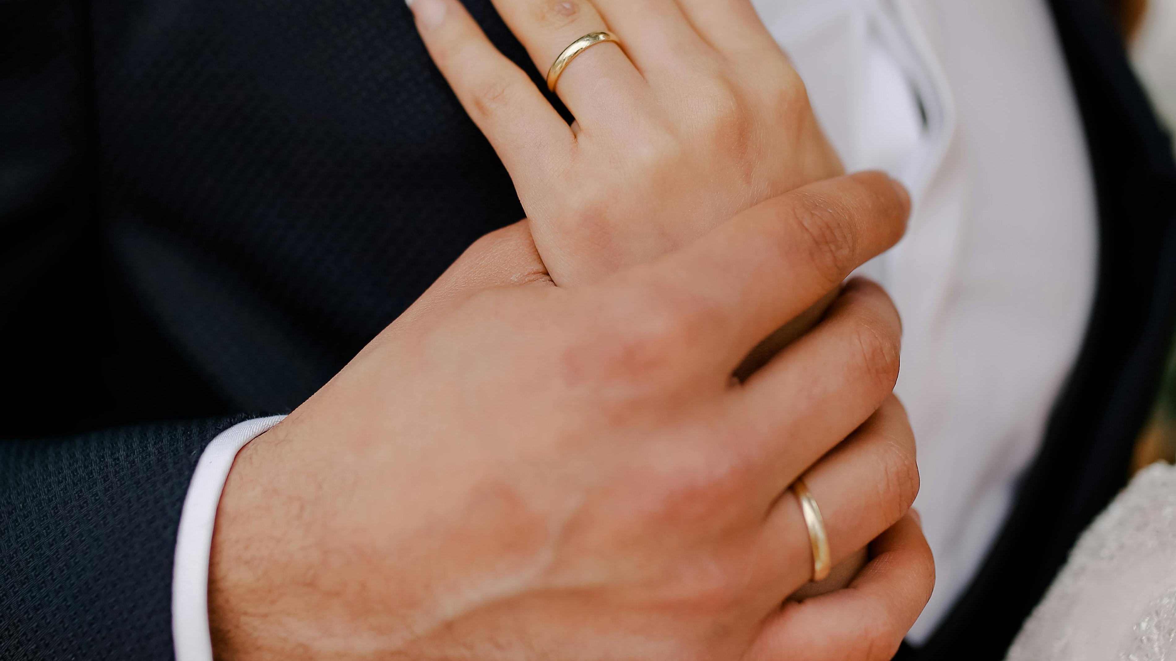 How to Choose the Perfect Wedding Ring: A Complete Guide for Couples