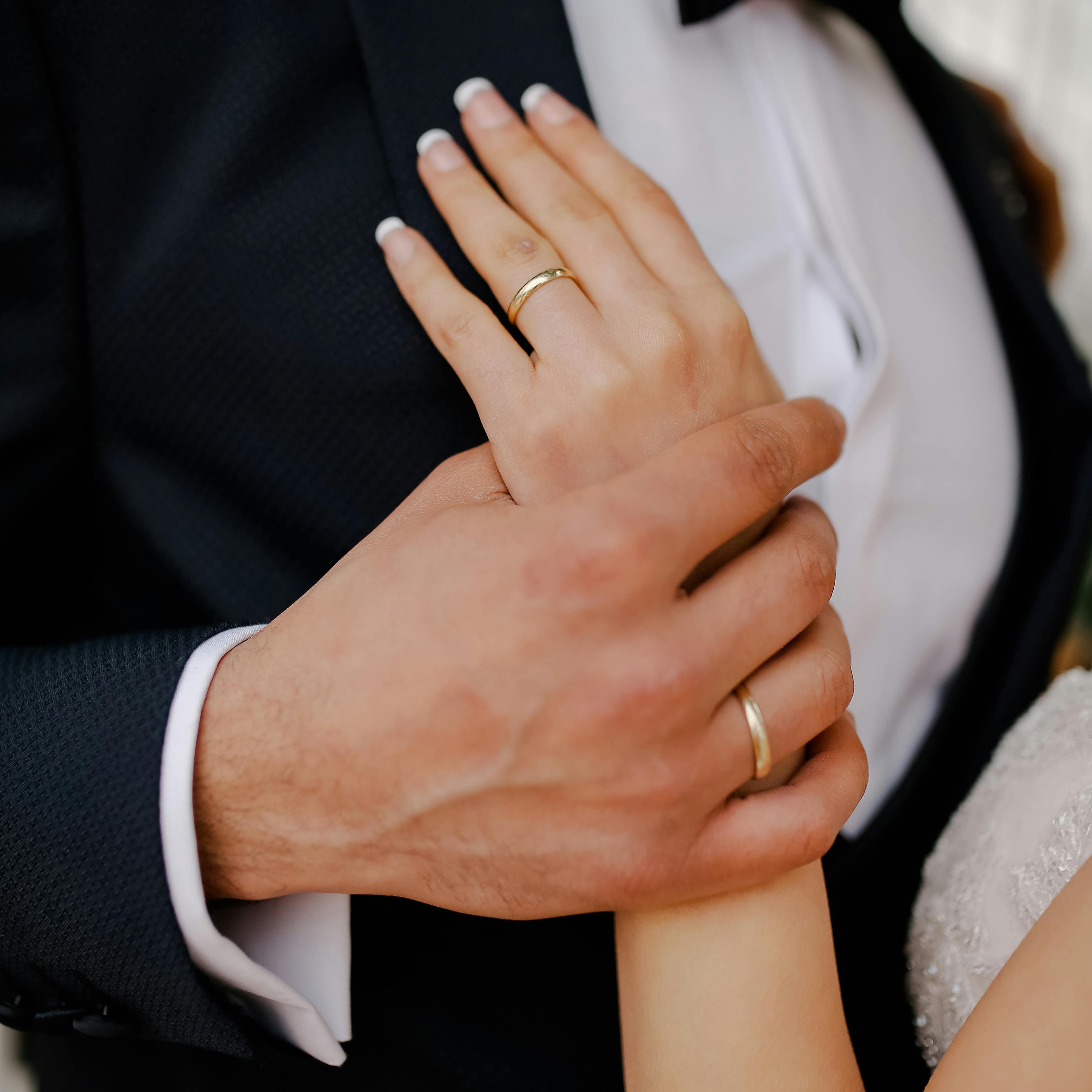 How to Choose the Perfect Wedding Ring: A Complete Guide for Couples