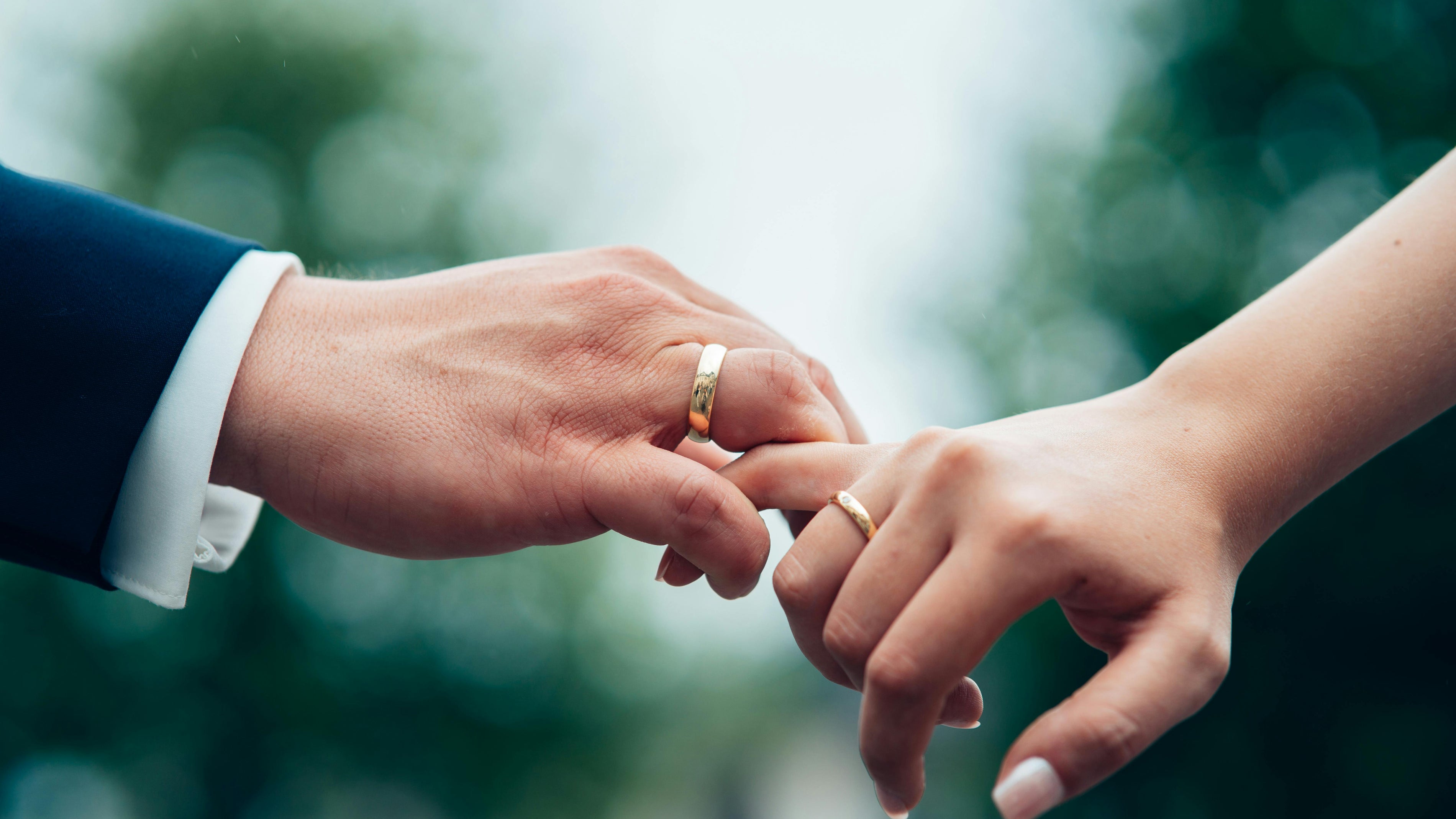 Yellow Gold Wedding Rings: Why They Are Timeless and Will Never Go Out of Style Trends come and go.