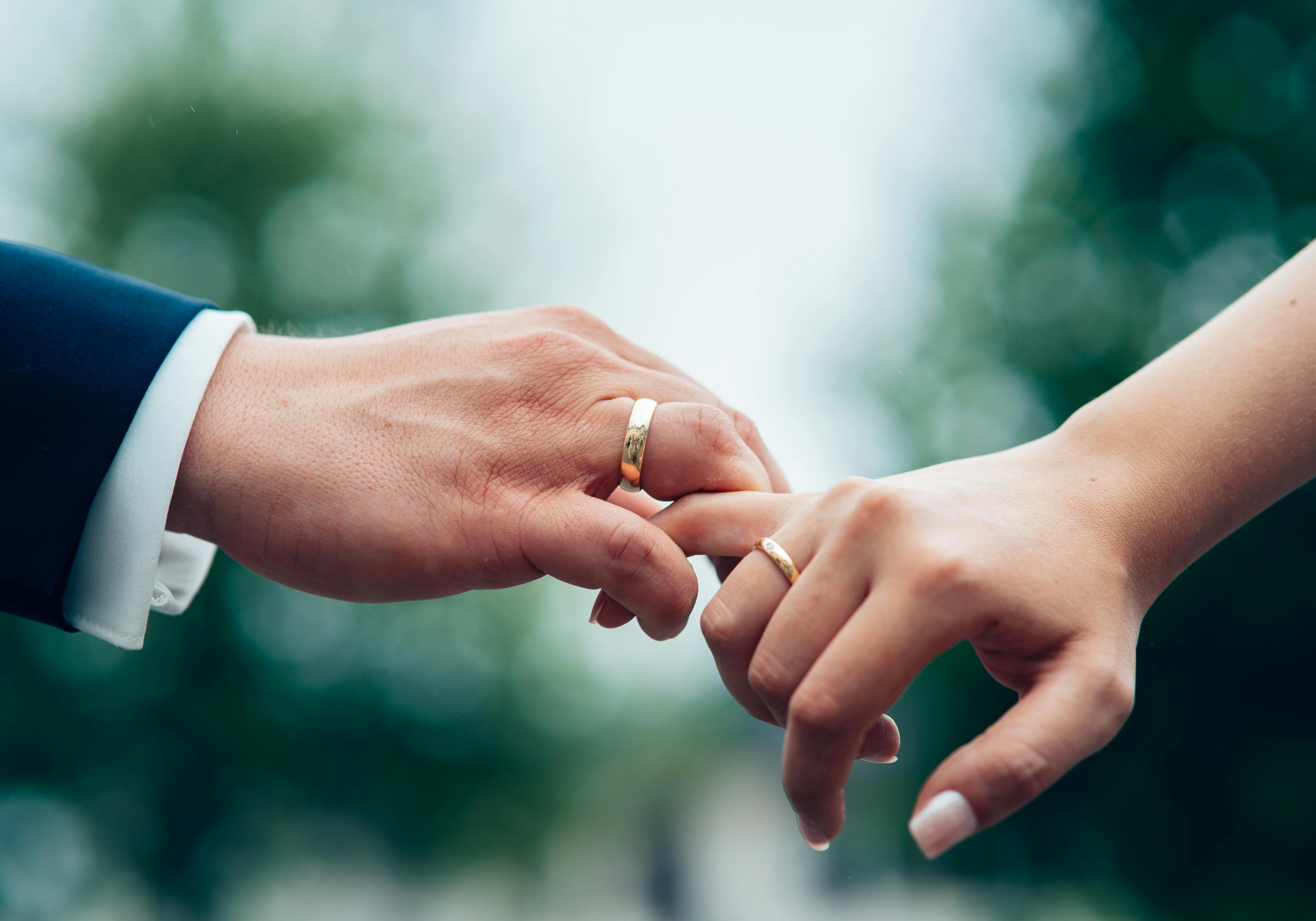 Yellow Gold Wedding Rings: Why They Are Timeless and Will Never Go Out of Style Trends come and go.
