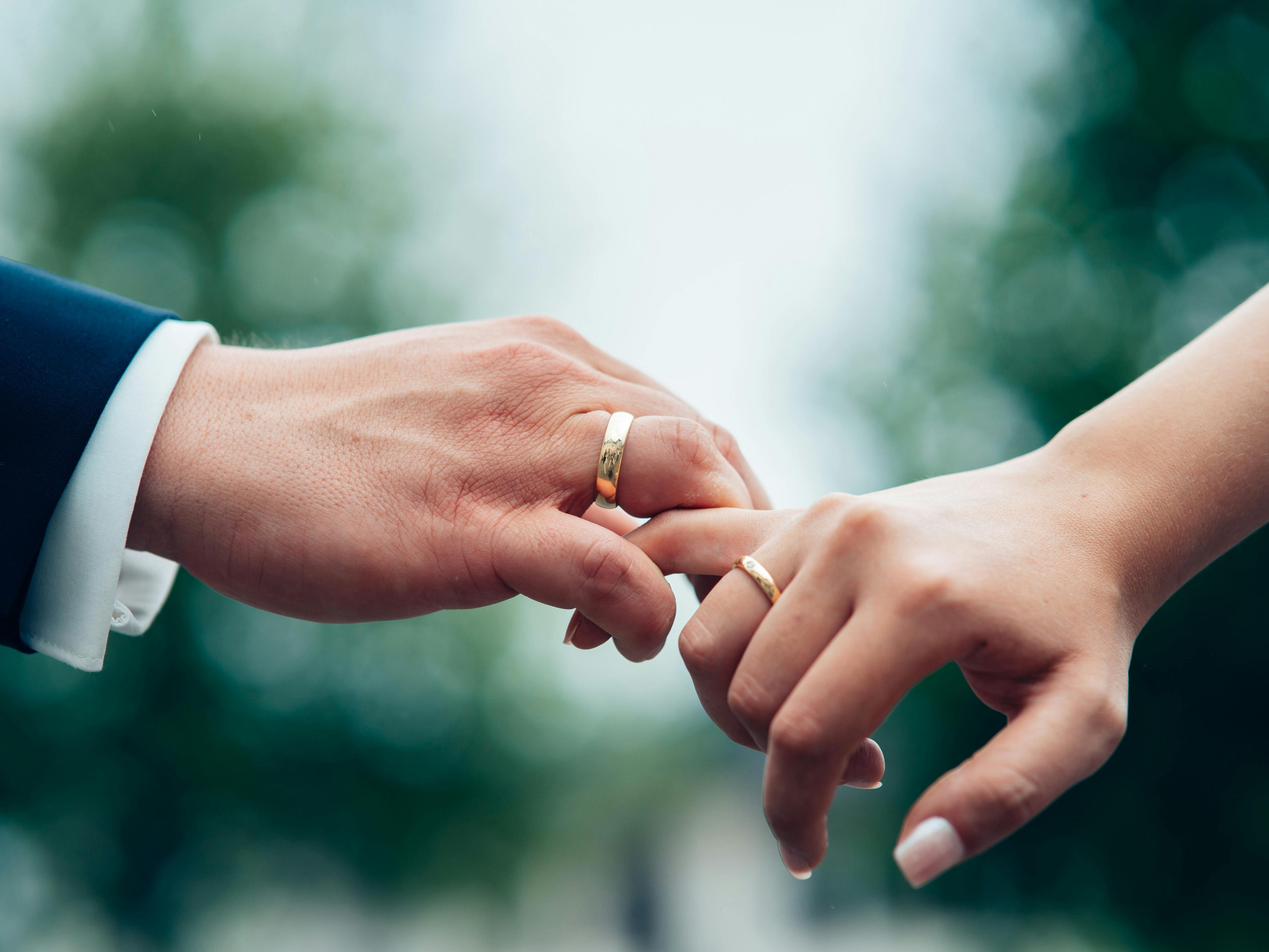 Yellow Gold Wedding Rings: Why They Are Timeless and Will Never Go Out of Style Trends come and go.
