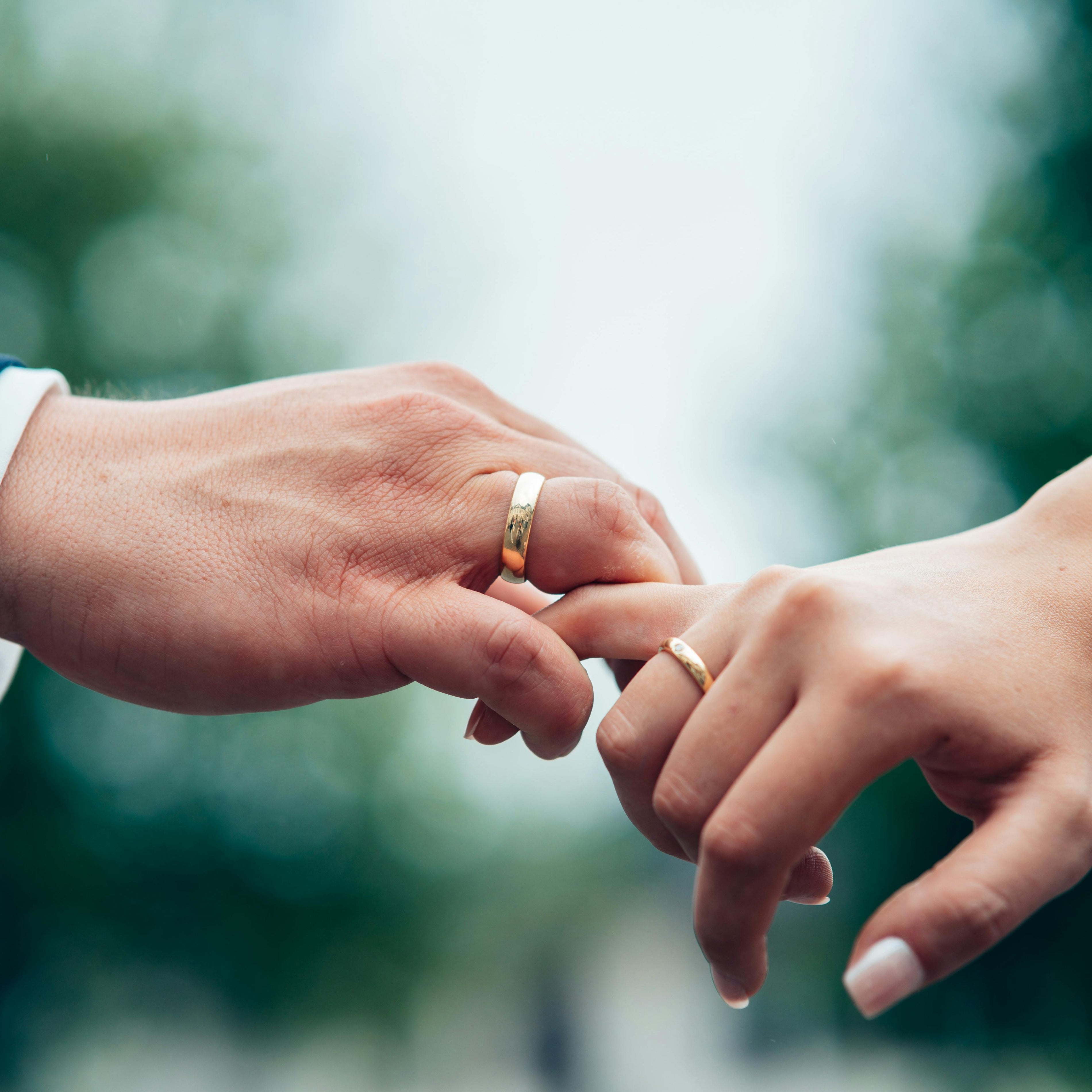 Yellow Gold Wedding Rings: Why They Are Timeless and Will Never Go Out of Style Trends come and go.