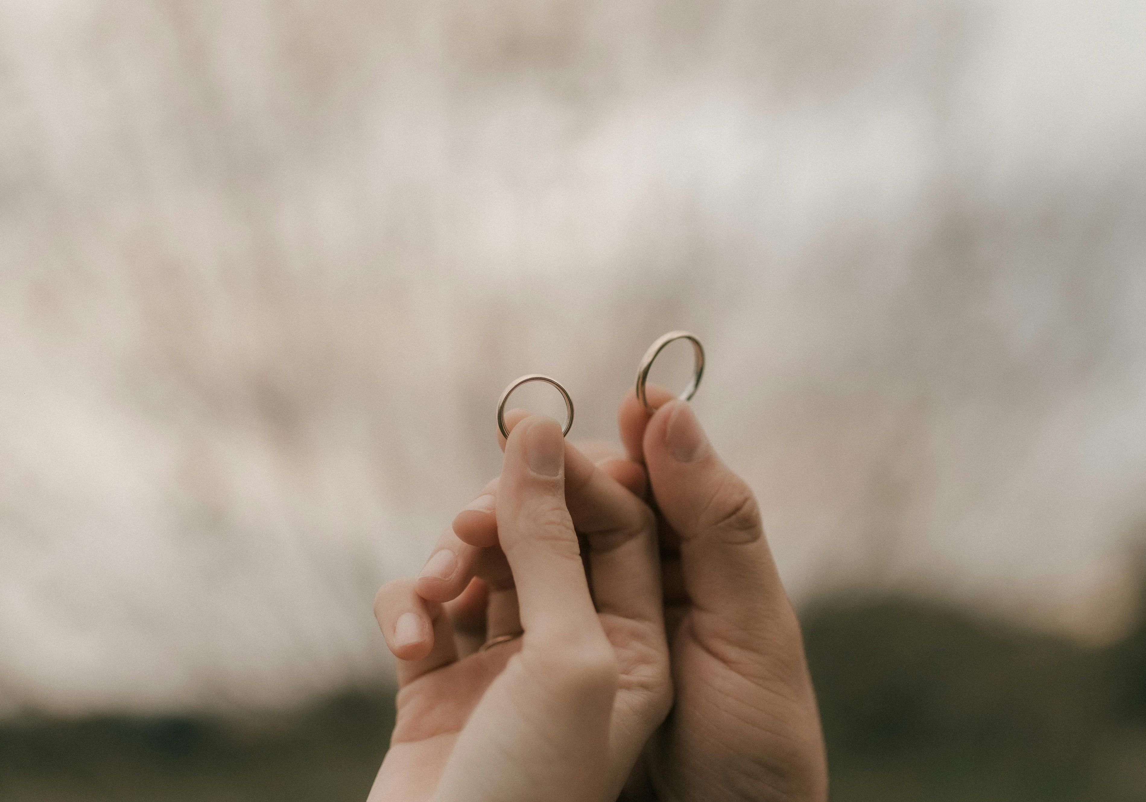 5 Moments You’ll Look at Your Wedding Ring and Feel Everything