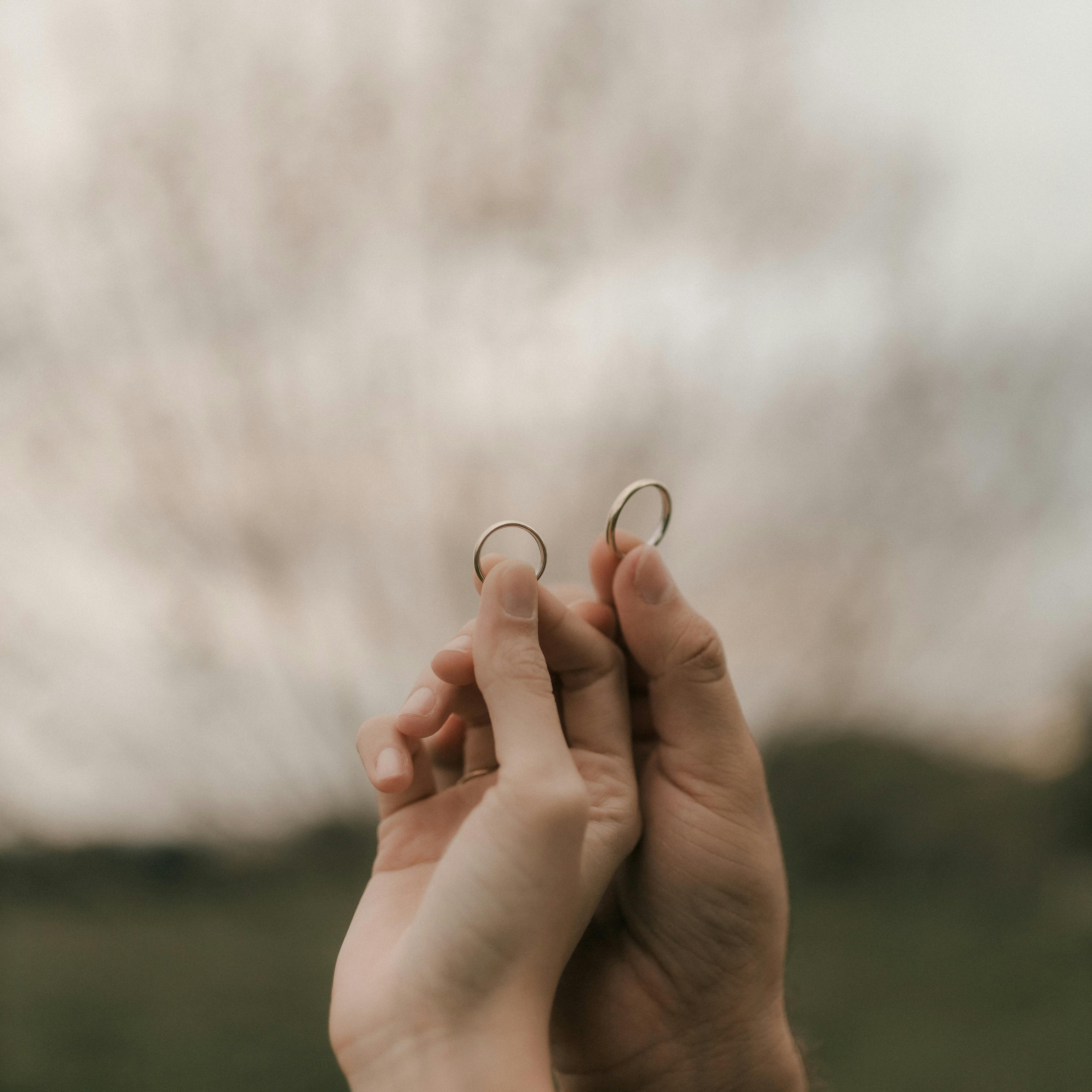 5 Moments You’ll Look at Your Wedding Ring and Feel Everything